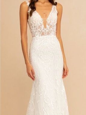 Sleeveless White Lace V-Neck Wedding Gown